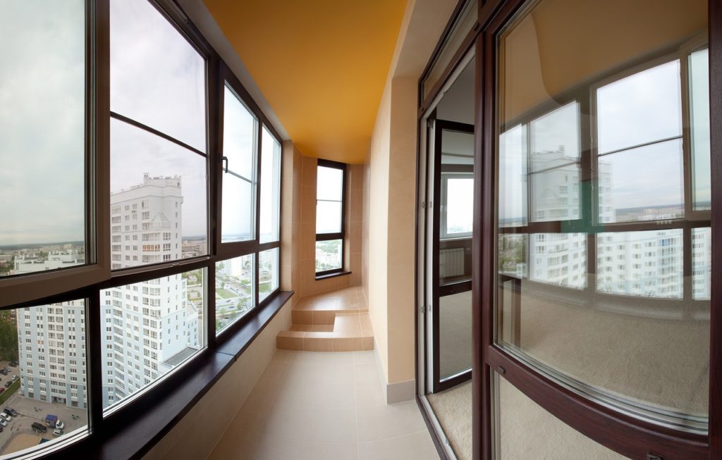 теплое панорамное остекление балкона